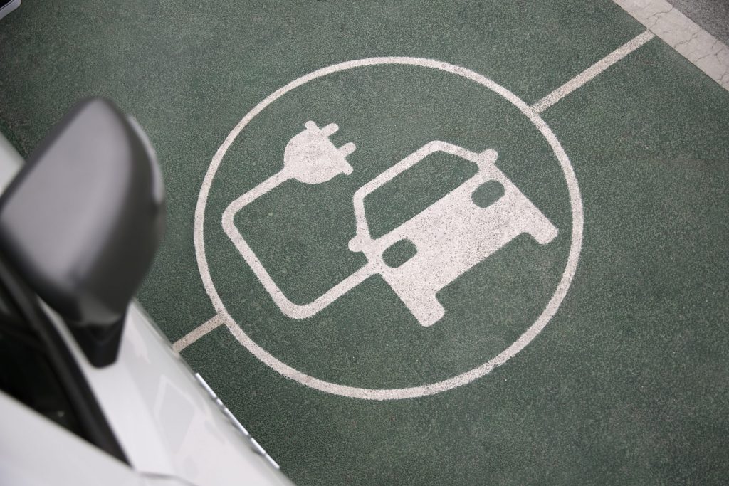 O estado da Califórnia nos EUA, a preços de gasolina previsão que o fim das vendas dos carros a no estado a partir de 2035