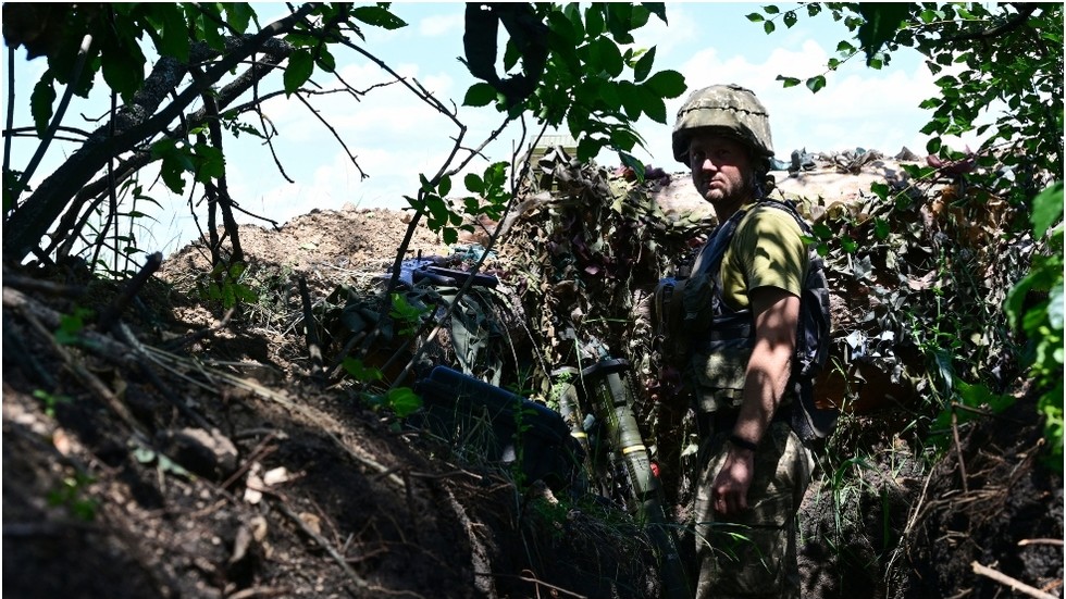 UE avalia treinamento de militares da Ucrânia — RT World News