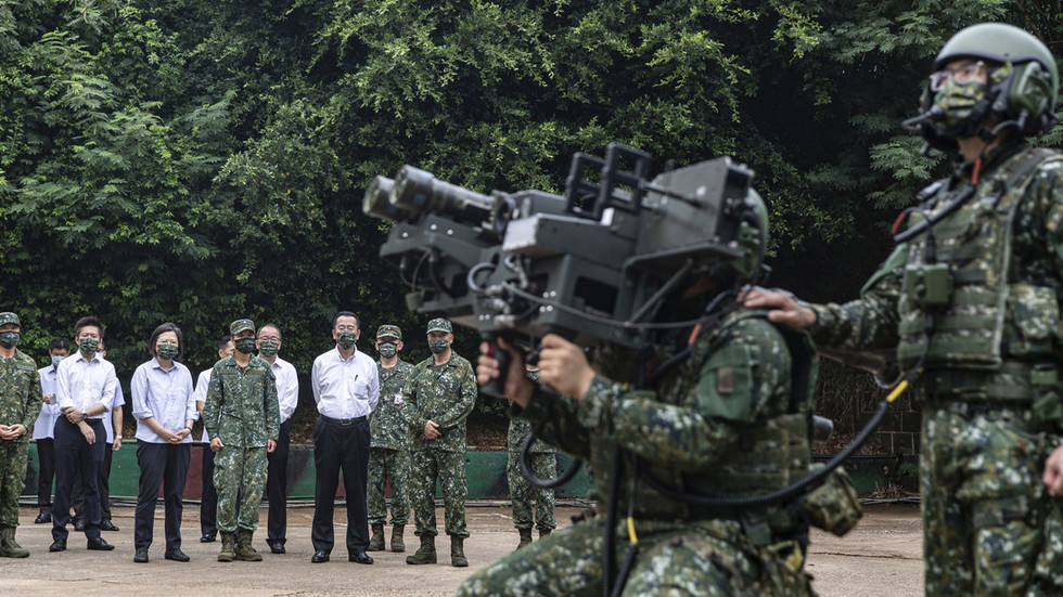 Taiwan dispara tiros ao vivo contra drones chineses ‘pela primeira vez’ – RT World News