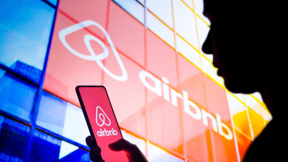 Airbnb apresenta nova ‘tecnologia anti-partido’ — RT World News