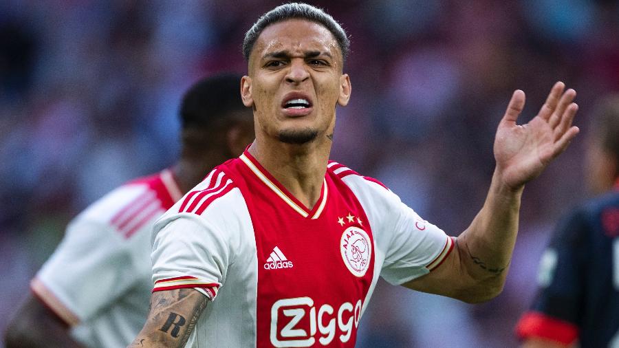 Antony rasga o verbo e diz que quer deixar o Ajax