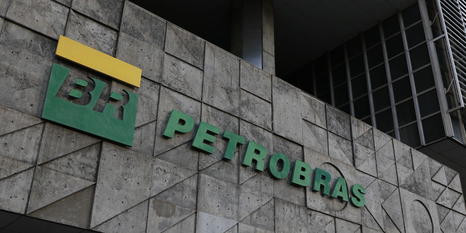 Petrobras reduz preço do querosene de aviação em 5,8%