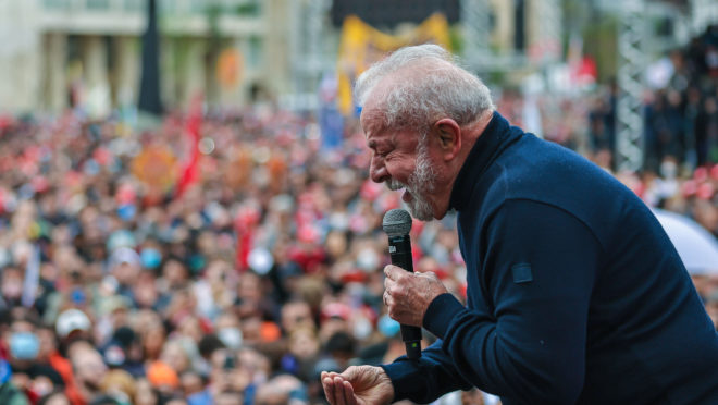 Campanha de Lula cria perfis para angariar votos de evangélicos