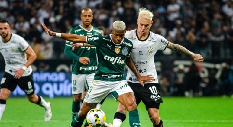 Com gol contra, Palmeiras vence o Corinthians e dispara na liderança – Esportes