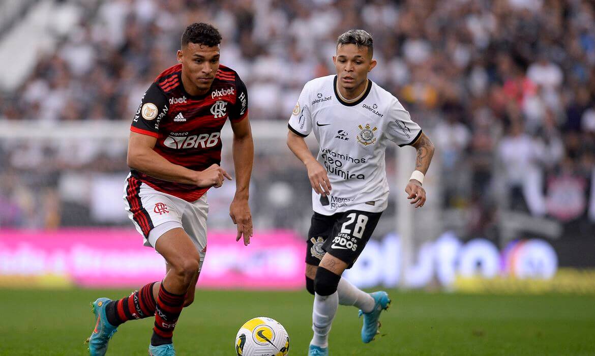 Corinthians pode ter reforço de peso e preocupa defesa do Flamengo