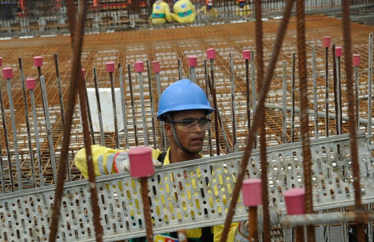 Custo da construção desacelera e sobe 0,33% em agosto