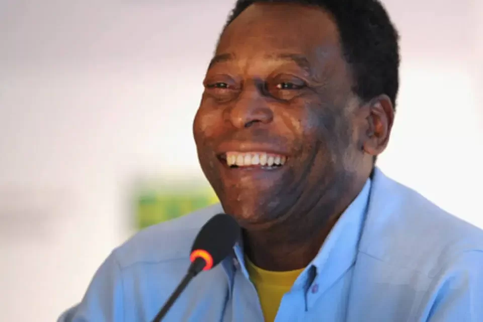 De cadeira de rodas, Pelé desabafa: “Não vai me abalar”