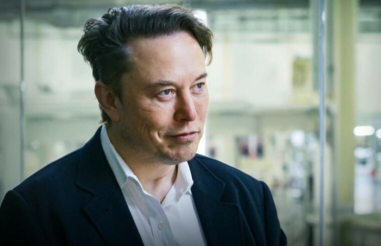 Elon Musk se pronuncia sobre possível compra do Manchester United