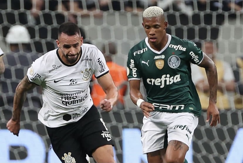 Em Itaquera, Palmeiras bate o Corinthians e dispara no Brasileiro