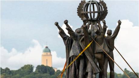 Finlândia explica remoção de monumento à ‘paz mundial’