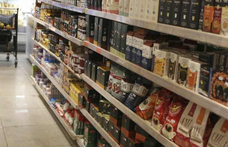 IPCA: deflação foi puxada por combustíveis; preços de alimentos sobem
