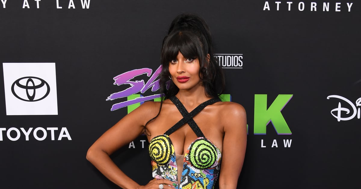 Jameela Jamil Custom Monique Vee Dress na estreia de She-Hulk