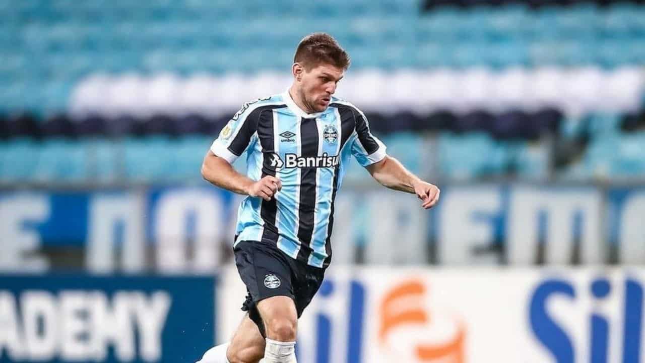 Jogador do Grêmio aparece na seleção de argentinos que atuam no Brasil