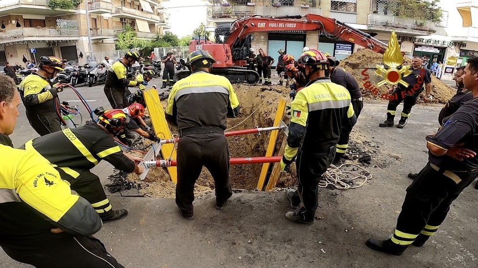 ‘Ladrão sortudo’ resgatado do subsolo em Roma (VÍDEOS) — RT World News