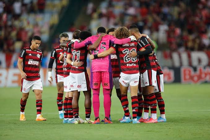 Lateral do Flamengo exige fortuna para jogar no Inter