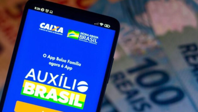 Lei permite empréstimo consignado a quem recebe Auxílio Brasil