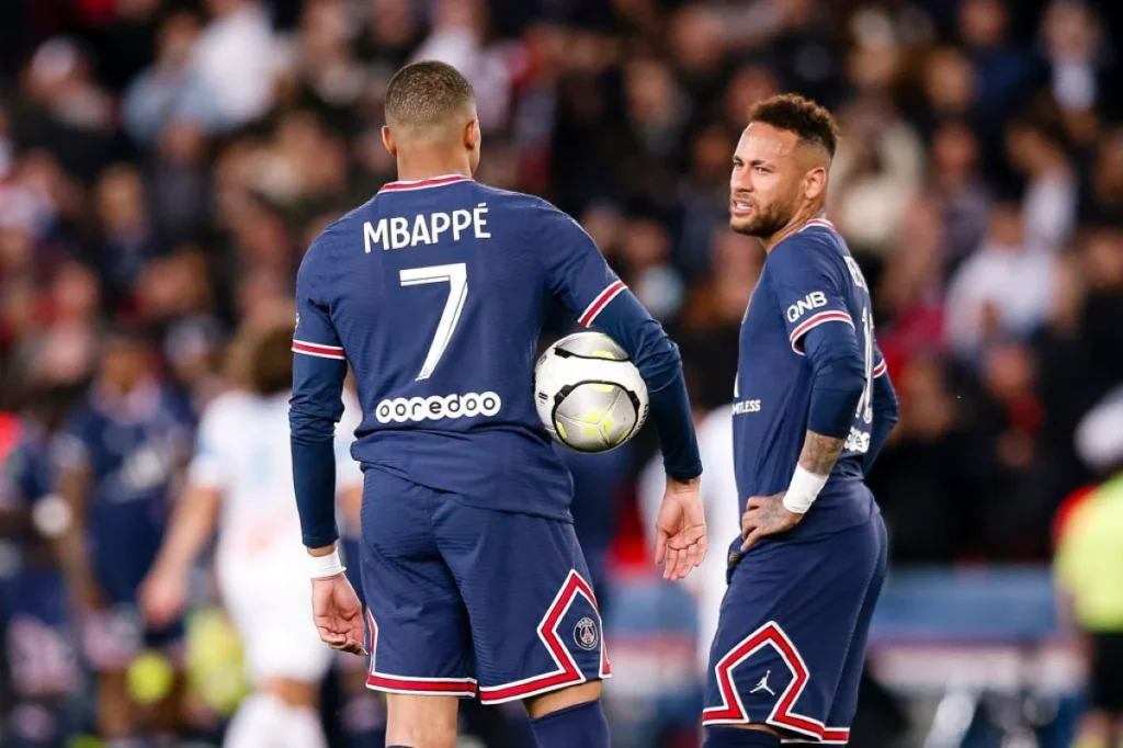 Mbappé e Neymar enfim retomam amizade