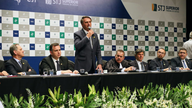 Na inauguração do TRF6, Bolsonaro diz que “não é fácil” ser presidente da República