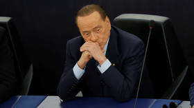 Ex-primeiro-ministro da Itália Berlusconi hospitalizado dias após testar positivo para Covid-19