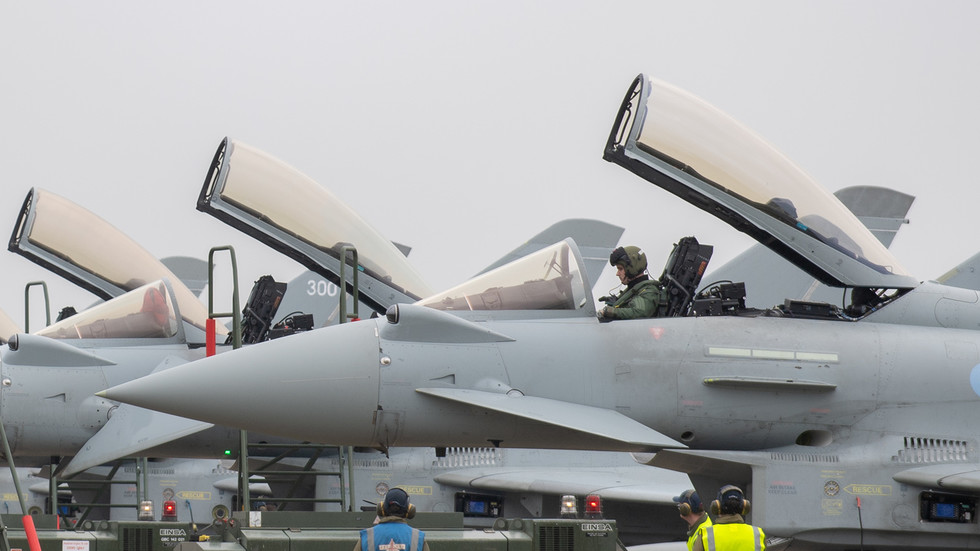 Reino Unido transferirá aviões de guerra para aeroportos civis – Daily Express – RT World News