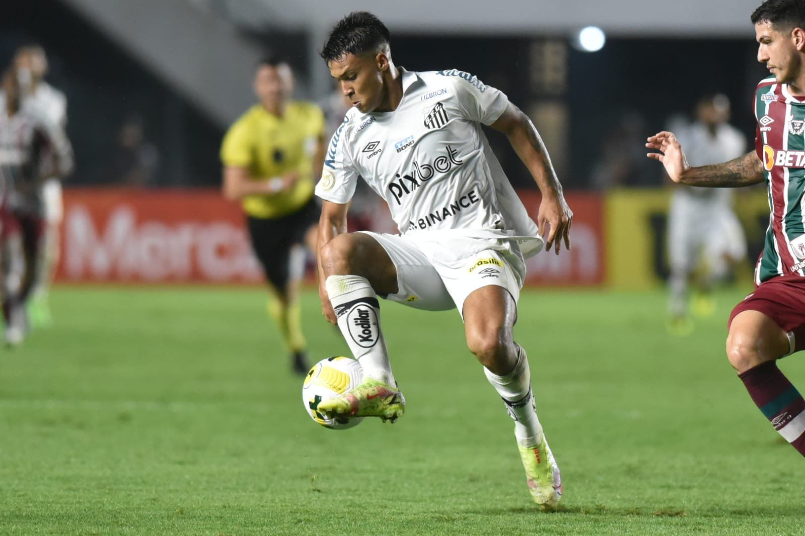 Santos ajuda o Palmeiras e arranca empate contra o Fluminense