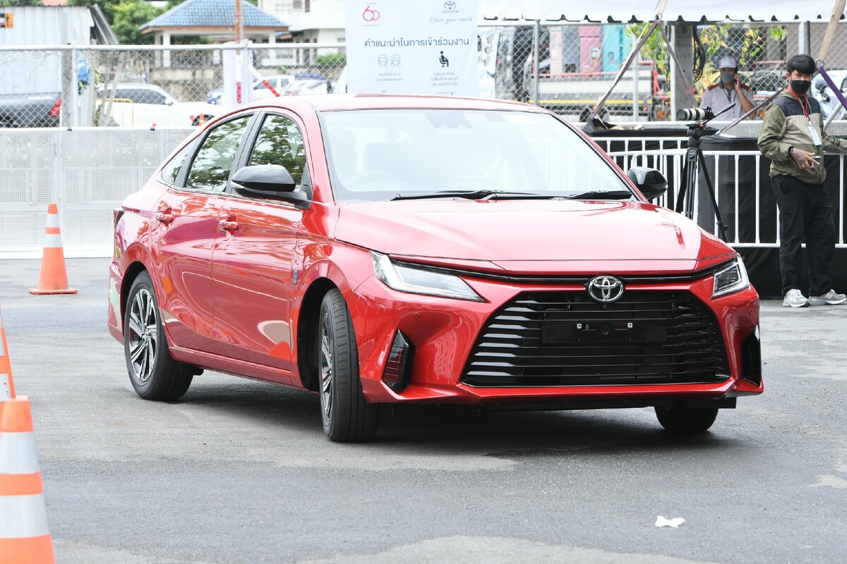 Toyota Yaris Fielder;  confira projeção especial