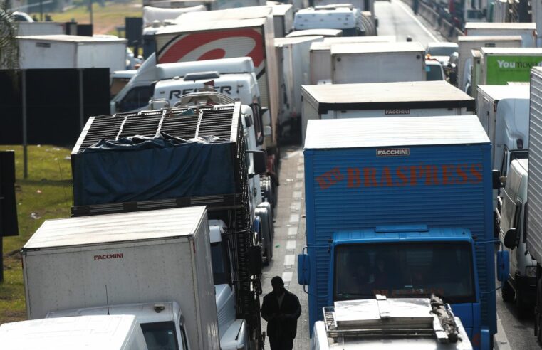 Transportadores rodoviários de carga não precisarão renovar registro