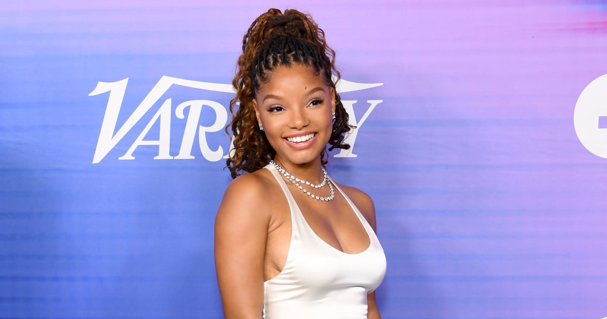 Vestido branco de Halle Bailey em uma festa de variedades