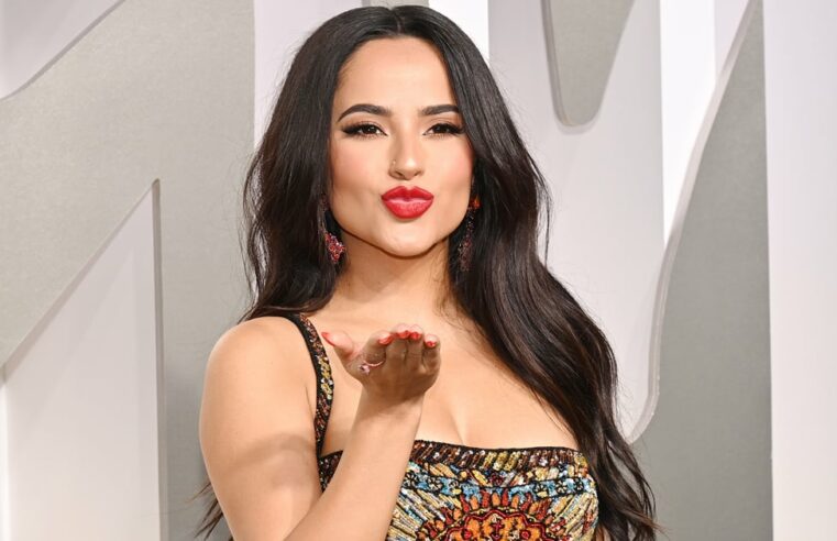 Vestido cintilante de Becky G no MTV VMAs |  Fotos