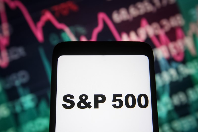 S&P 500 e Nasdaq caem por preocupações com juros Por Reuters