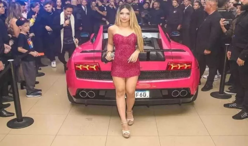 A cantora Melody foi apresentada com um Lamborghini Gallardo 2009 em seu aniversário de 15 anos;  veja informações sobre o carro