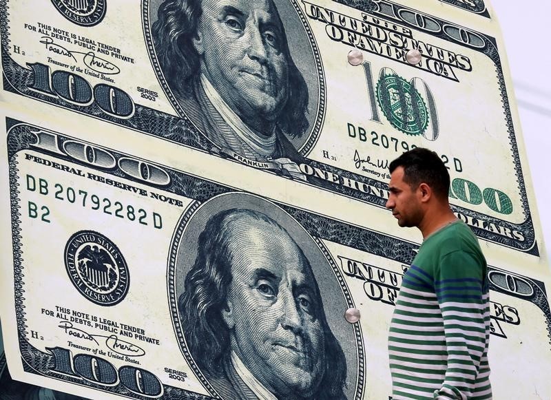 BC corrige rota para Selic e mercado reage com disparada do juro, rali do dólar e queda da bolsa Por Reuters