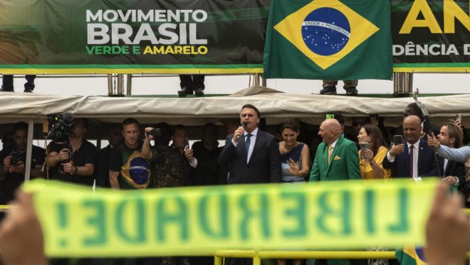 Bolsonaro critica TSE por proibir imagens dos atos