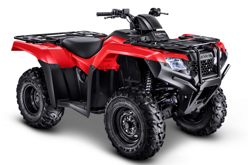 O Honda FourTrax 2023 traz atualizações pontuais na nova linha e chega com preço inicial de R$ 44.650