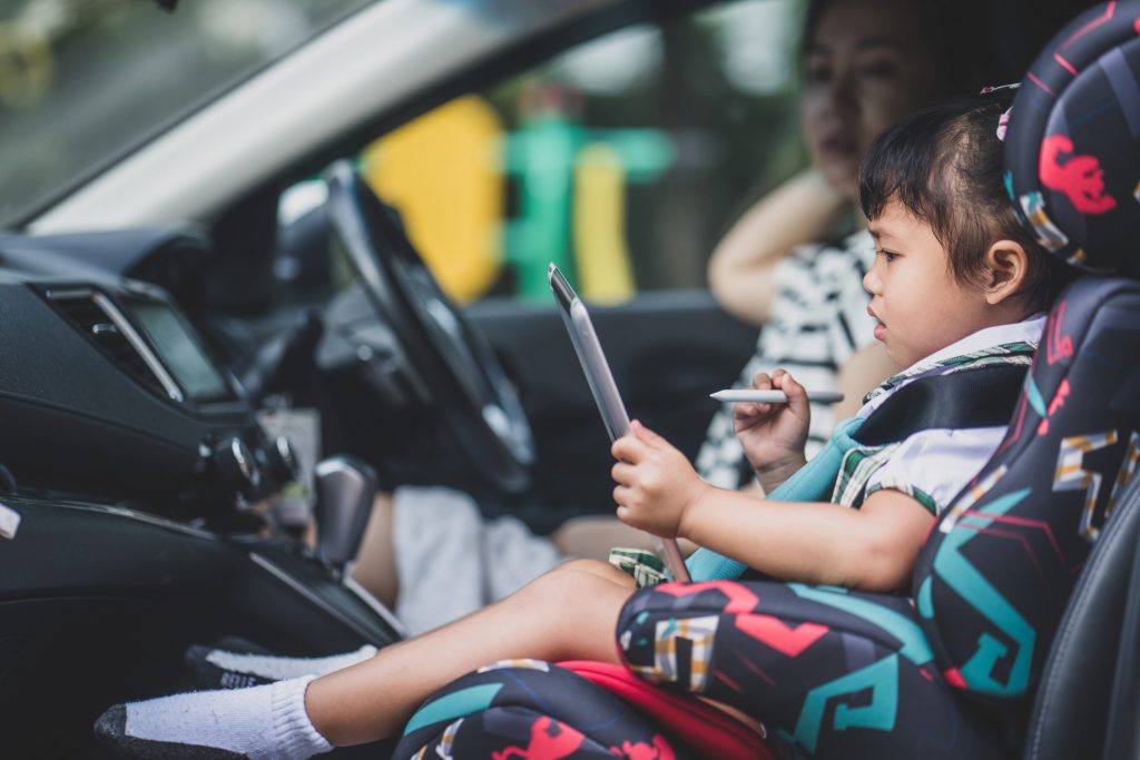 Entenda o que é, como funciona e que diferencia o sistema Isofix do carro em relação ao método usado anteriormente