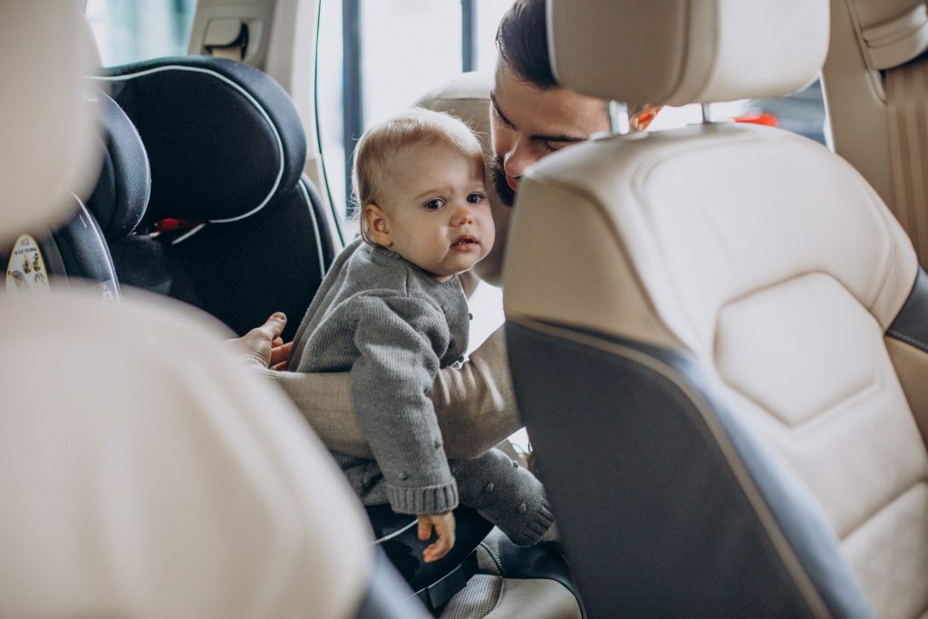 Entenda o que é, como funciona e que diferencia o sistema Isofix do carro em relação ao método usado anteriormente