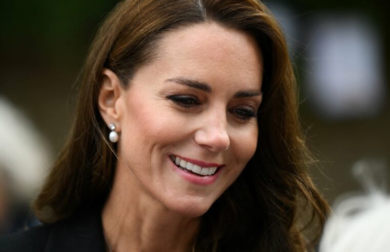 Kate Middleton usa brincos da princesa Diana