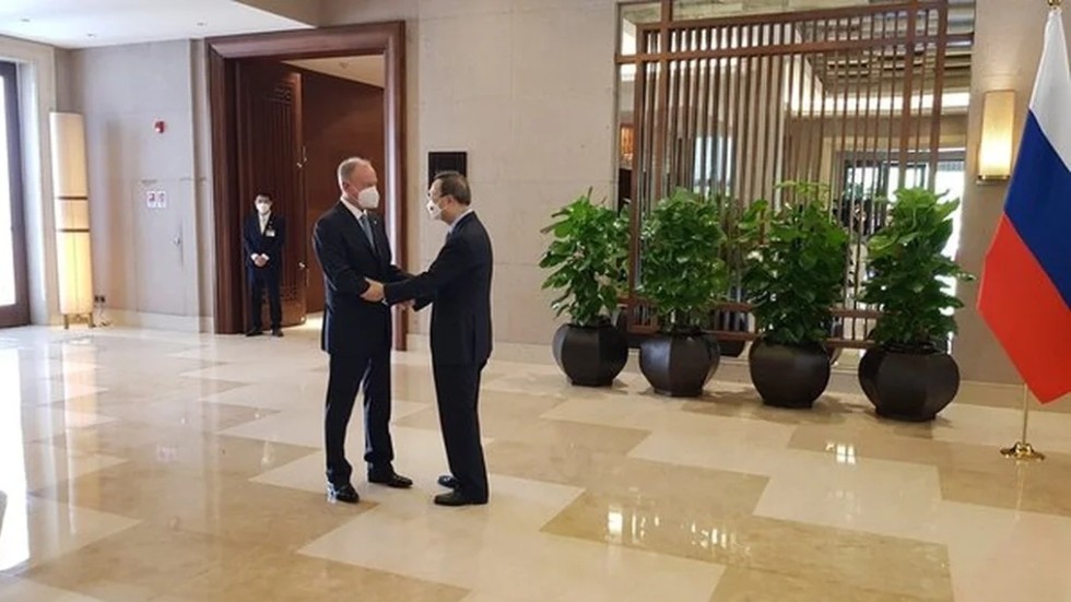 Chefe de segurança russo visita a China — RT World News