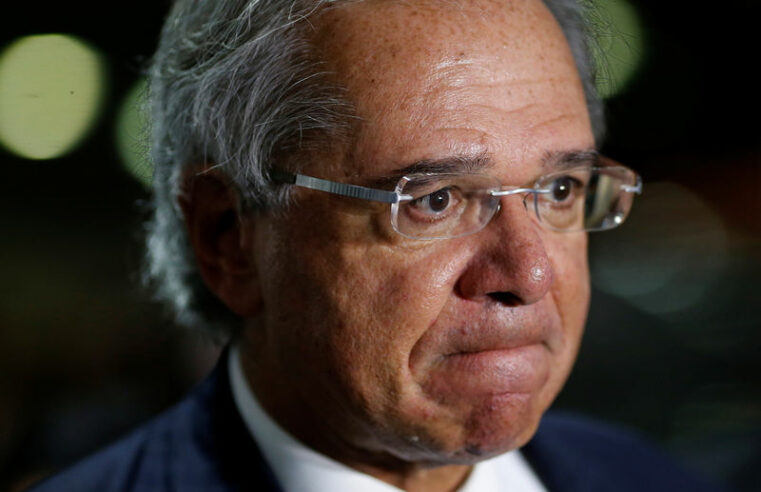 BC fez bom trabalho no controle da inflação e fiscal está “no lugar”, diz Guedes Por Reuters