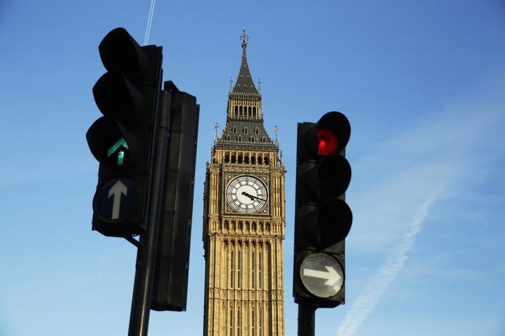 Reino Unido corta impostos após sinais de que economia pode entrar em recessão Por Investing.com