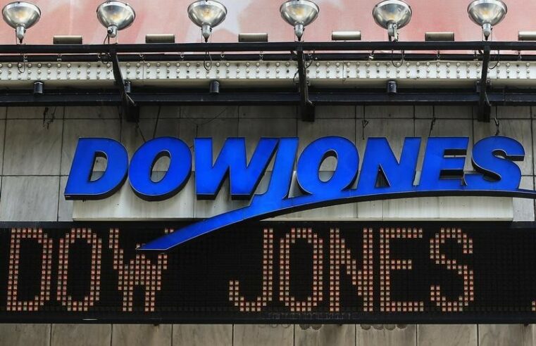 Dow Jones fica prestes a confirmar mercado em baixa por temores de recessão Por Reuters