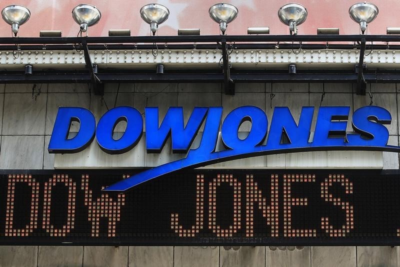 Dow Jones fica prestes a confirmar mercado em baixa por temores de recessão Por Reuters