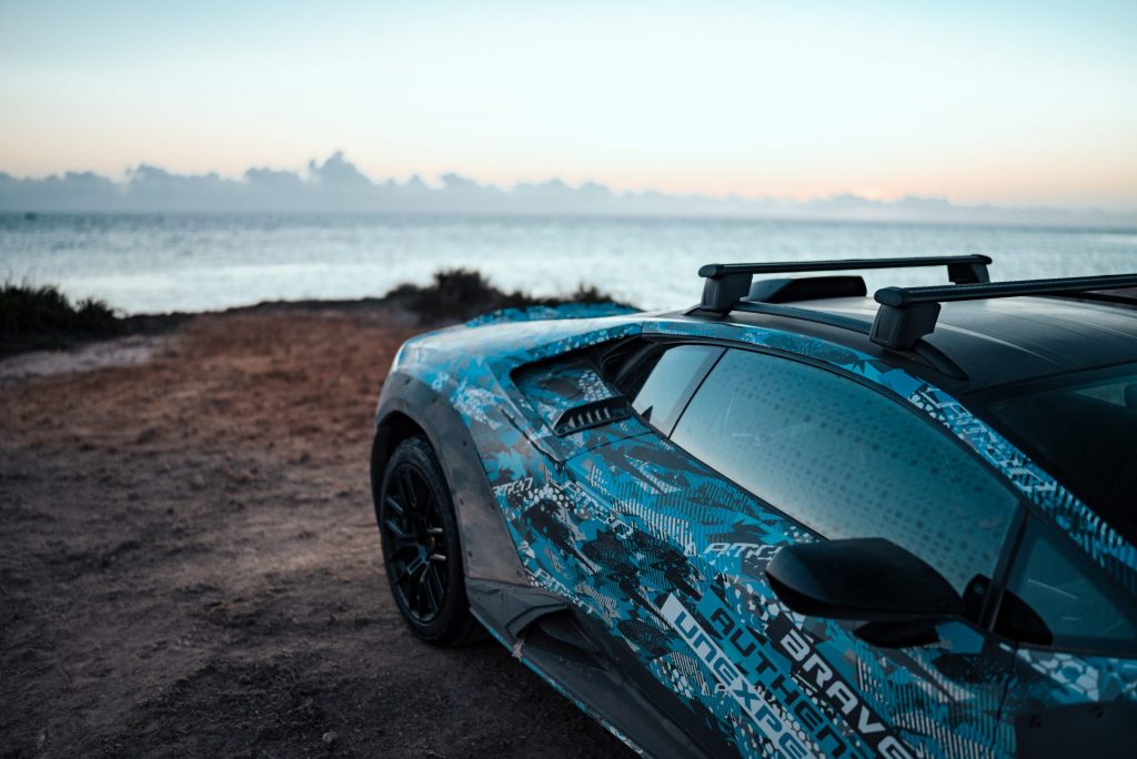 O Lamborghini Huracán Sterrato acaba de ter novas imagens divulgadas.  modelo aventureiro deve ser exibido no próximo Salão de Paris