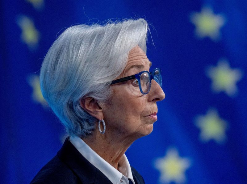 Governos da zona do euro devem limitar subsídios a alimentos e combustíveis, diz Lagarde Por Reuters