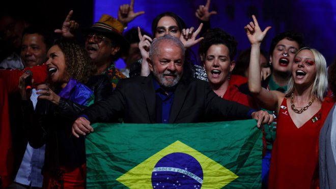 O que Lula espera com a adesão de artistas e jantar com empresários