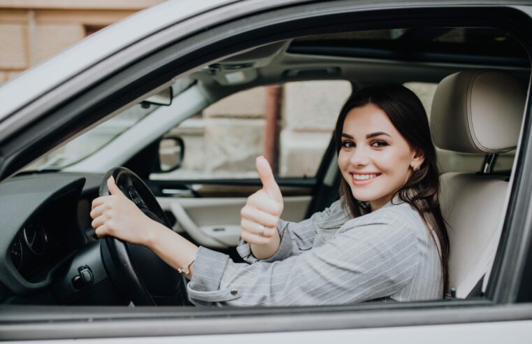 Adesivos de candidatos no carro pode dar multa