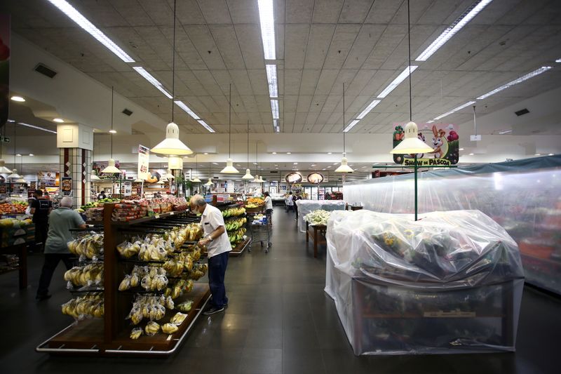 Taxa de furtos em mercadinhos de condomínio é o dobro da média do varejo Por Estadão Conteúdo