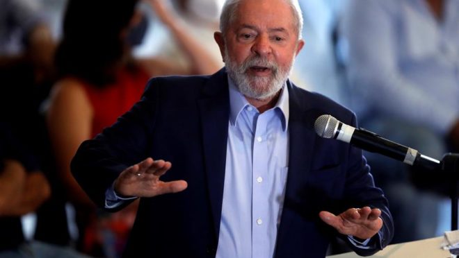 Bolsonaro aciona Lula no TSE por comentário sobre Ku Klux Klan