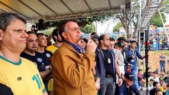 Bolsonaro diz que Brasil não aceita ditadores e terá liberdade a qualquer preço