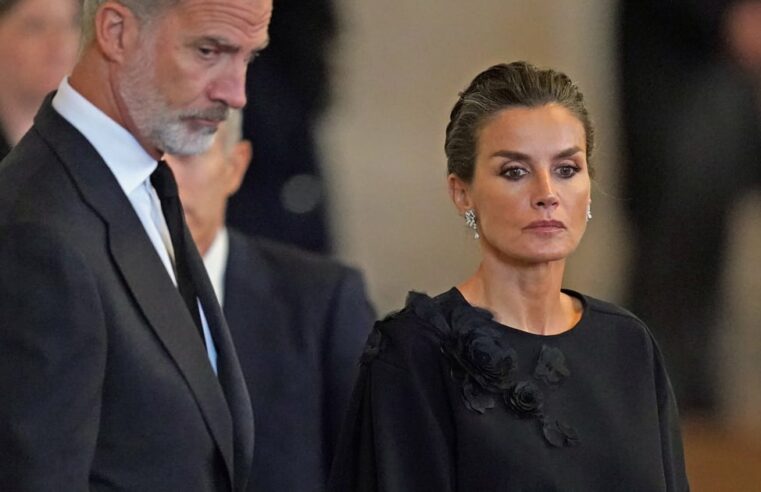 Broche da Rainha Letizia no Funeral da Rainha Elizabeth II